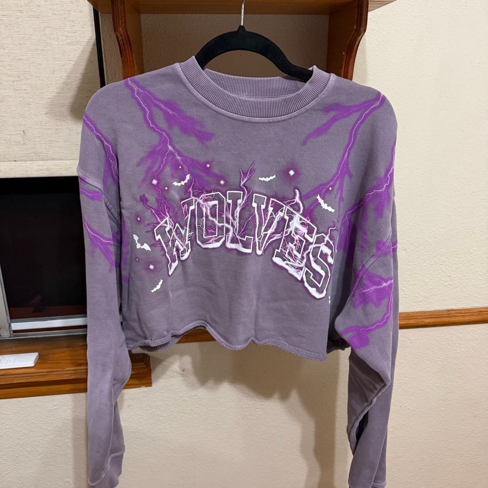 Darc Sport Purple Graphic 'WOLVES' Cropped Long Sleeve Tee